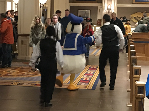 ウォルトディズニースタジオパリ 6大ディズニーランド 独り旅 一気旅 2019年 独りディズニー レジャー見聞録 ホテル NEWPORT BAYCLUB ドナルド