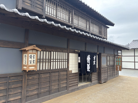 東映太秦映画村 映画セットゾーン 骨董屋
